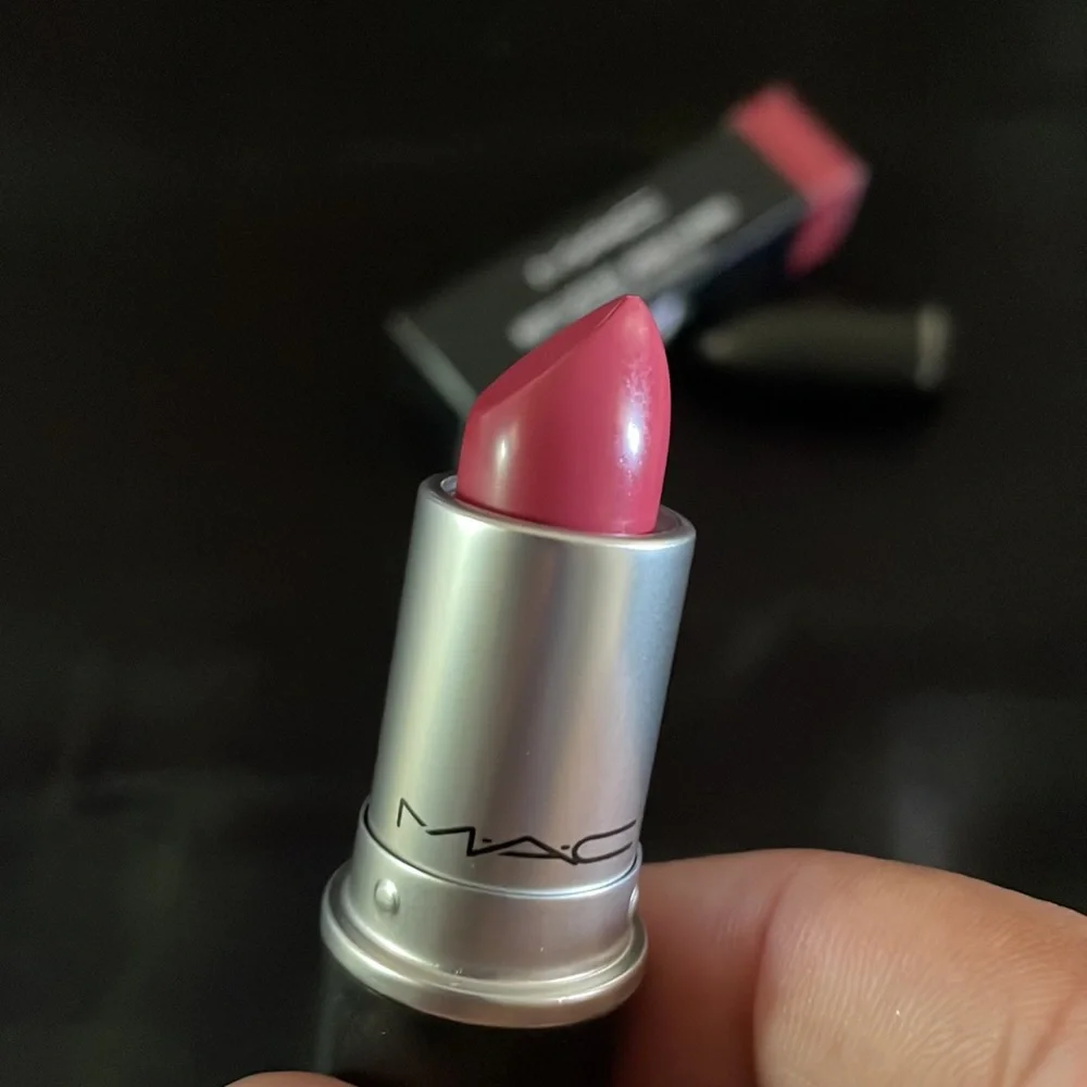 MAC Matte lipstick - get the hint? - Picture 2 of 7
